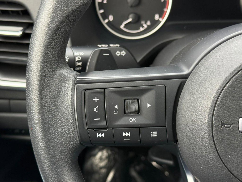 Used 2024 Nissan Rogue SV image 22