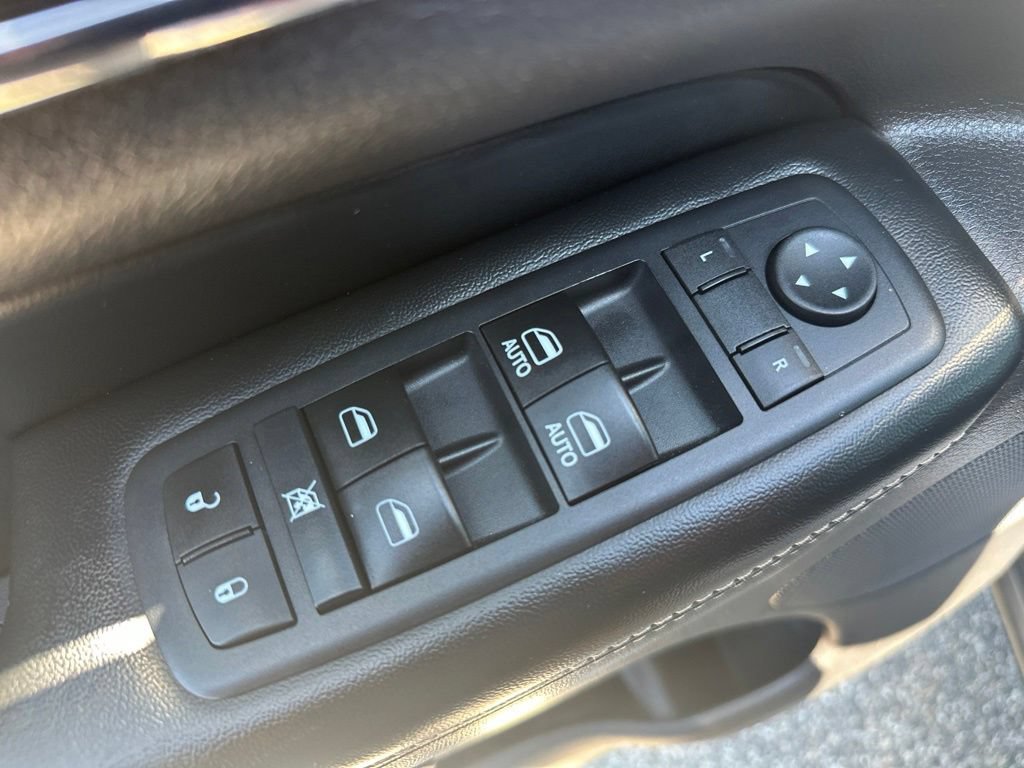Used 2017 Jeep Grand Cherokee Limited AWD/4WD image 15