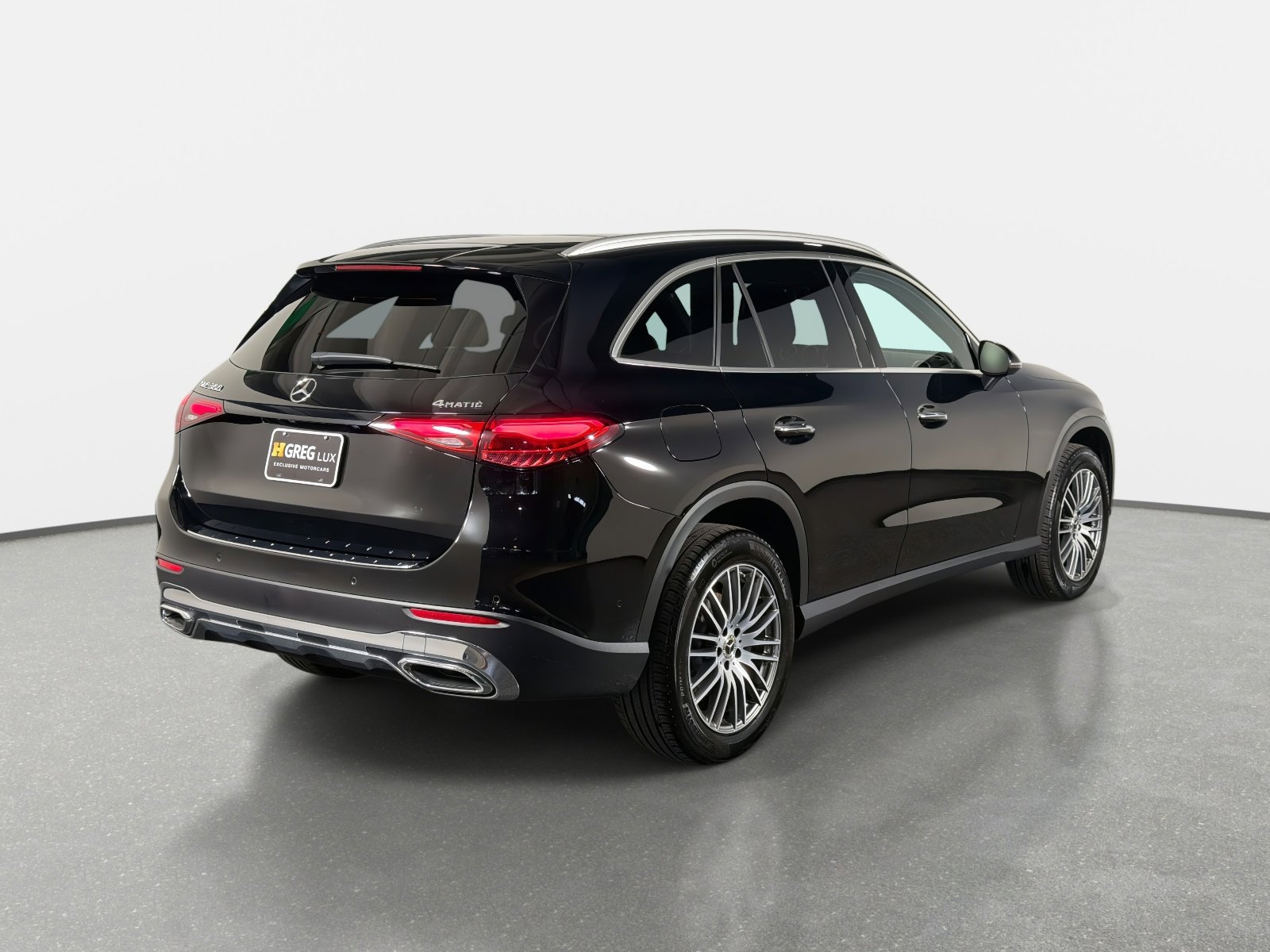 Used 2025 Mercedes-Benz GLC 300 4MATIC image 3