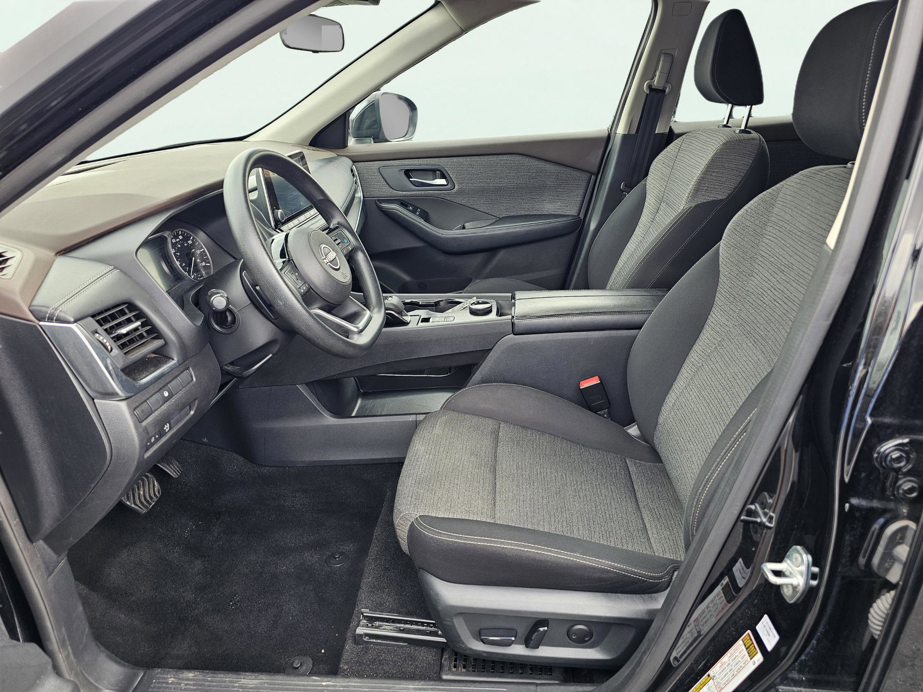 Used 2023 Nissan Rogue SV image 17