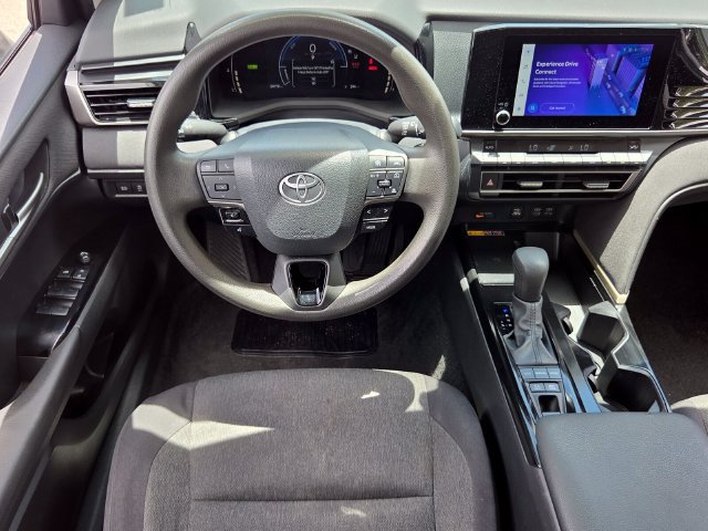 Used 2025 Toyota Camry LE FWD image 14