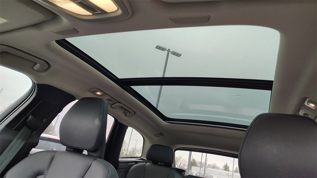 Certified 2025 Volvo XC60 B5 Plus image 24