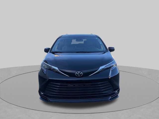 Used 2026 Toyota Sienna XLE FWD image 8