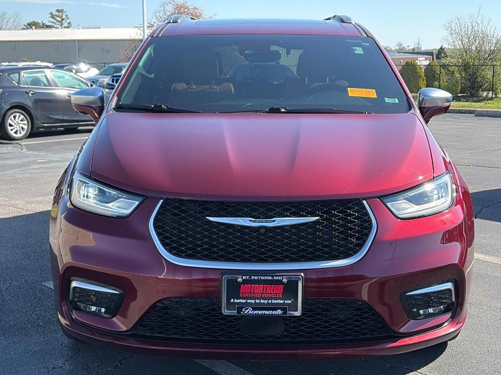 Used 2022 Chrysler Pacifica Pinnacle AWD/4WD image 2