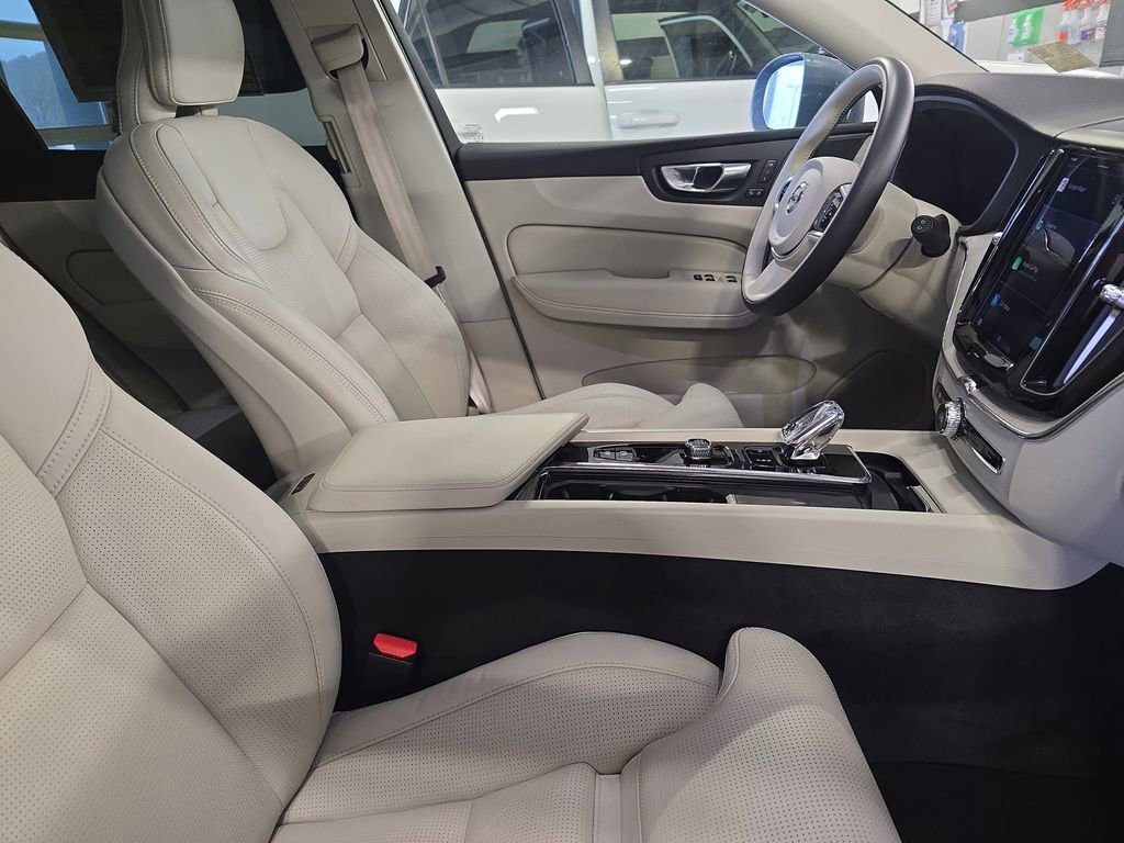 Used 2022 Volvo XC60 T8 Inscription w/ Advanced Package image 11