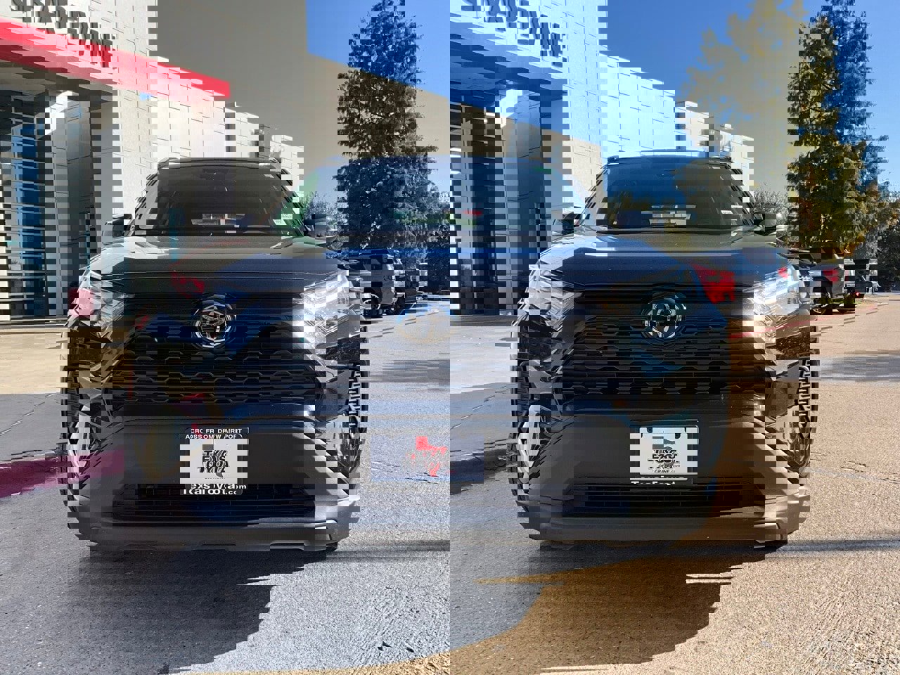 Used 2025 Toyota RAV4 XLE image 4