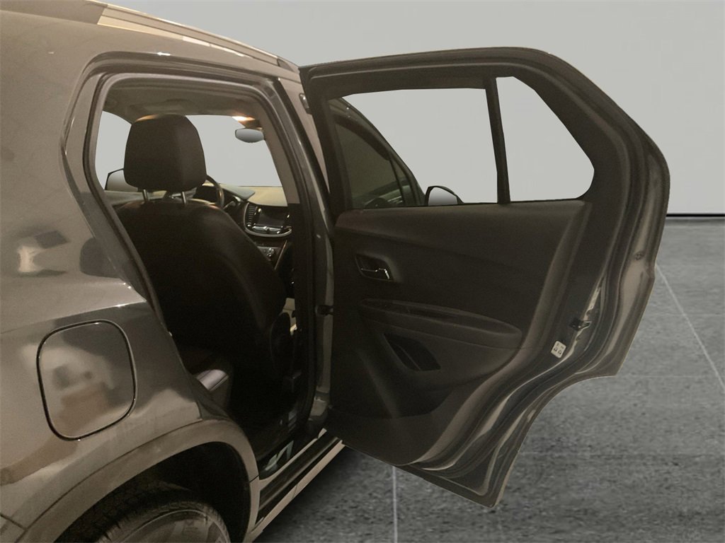 Used 2020 Chevrolet Trax LT w/ LT Convenience Package image 14