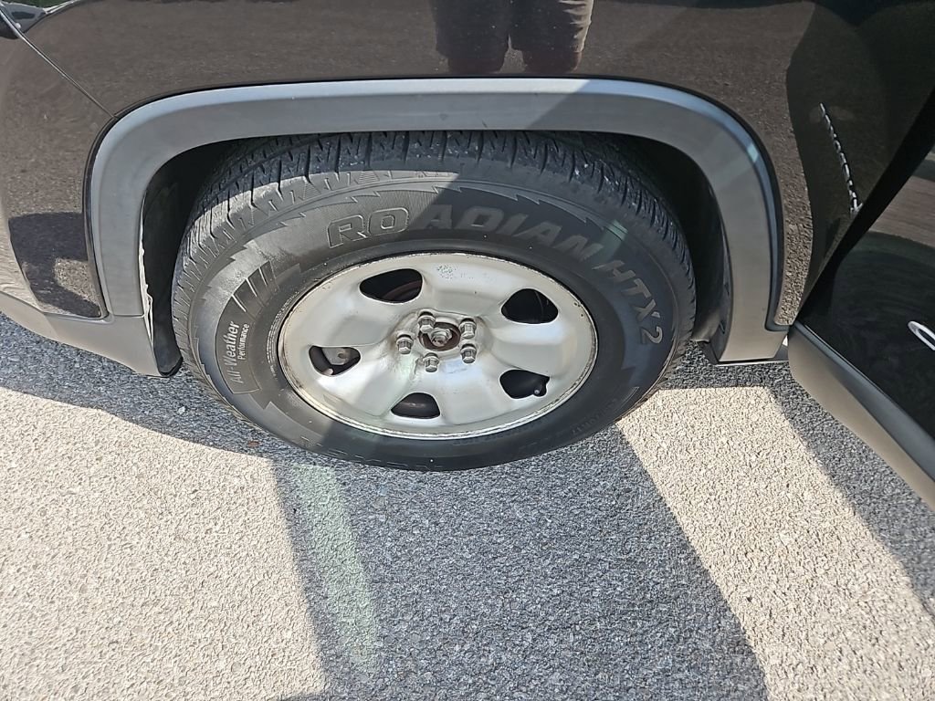 Used 2014 Jeep Cherokee Sport image 13