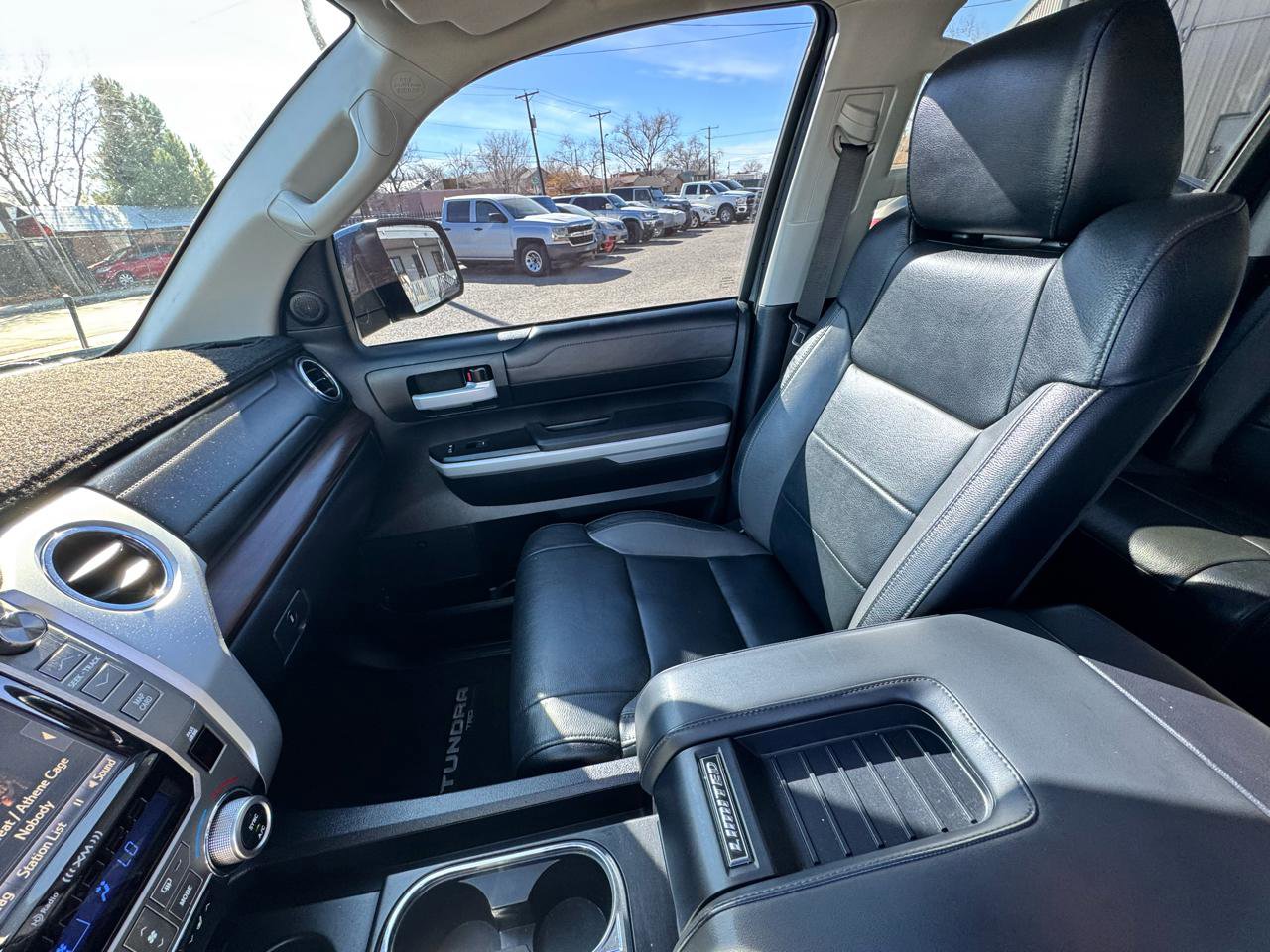 Used 2018 Toyota Tundra Limited w/ Limited Premium Package AWD/4WD image 17