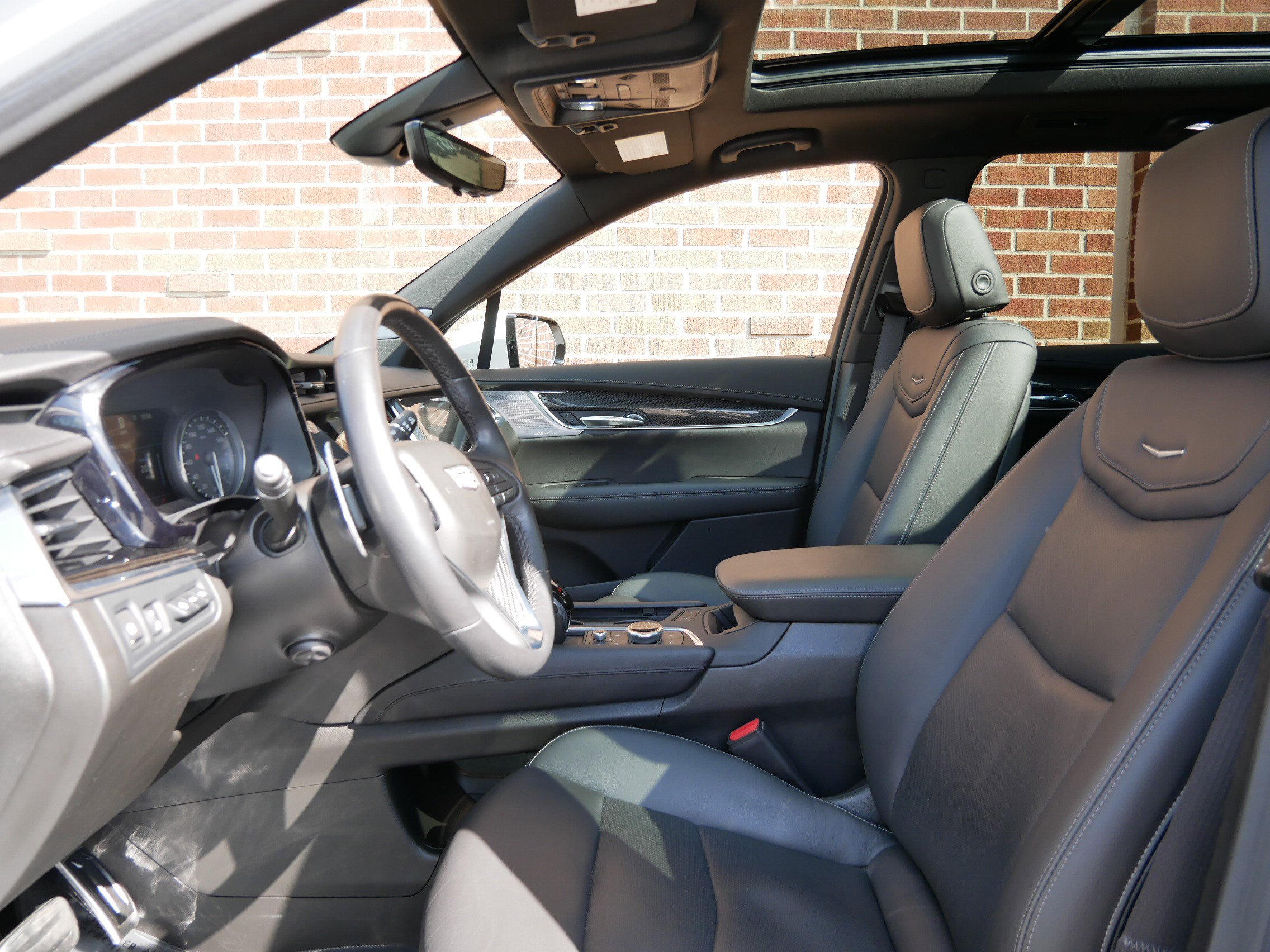 Certified 2023 Cadillac XT6 Sport w/ Technology Package image 6