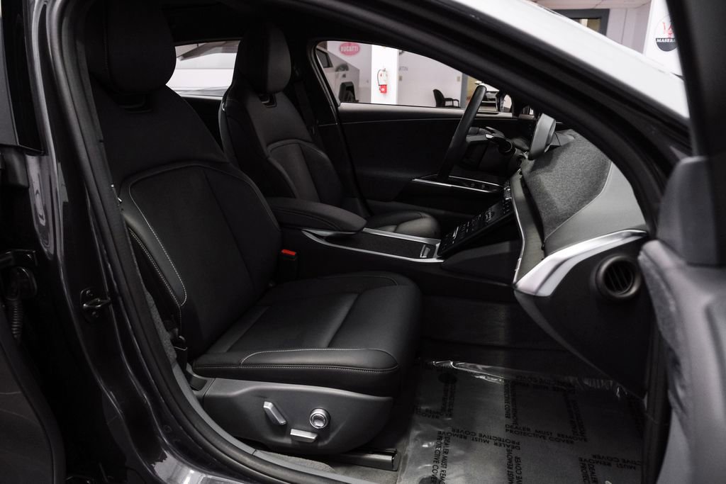 Used 2024 Lucid Air Touring image 34