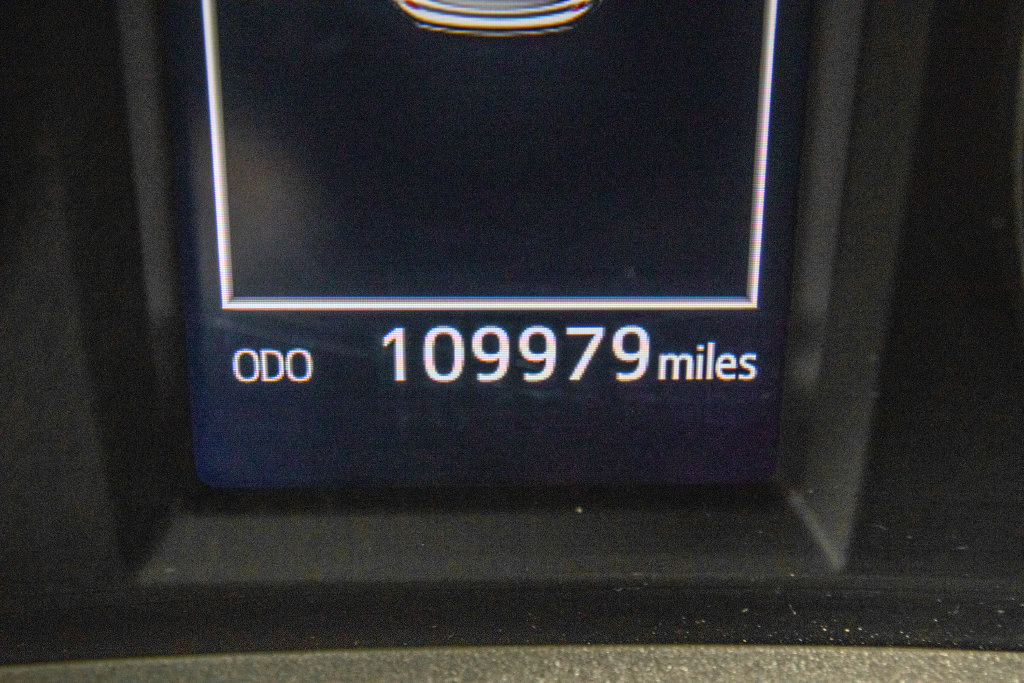 Used 2018 Toyota RAV4 LE FWD image 17