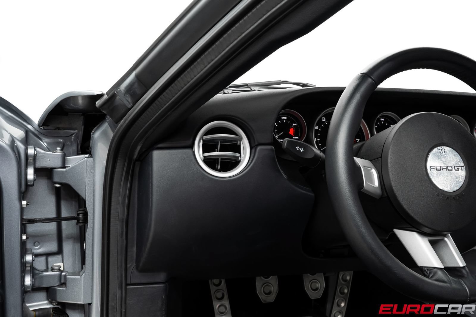 Used 2006 Ford GT RWD image 33