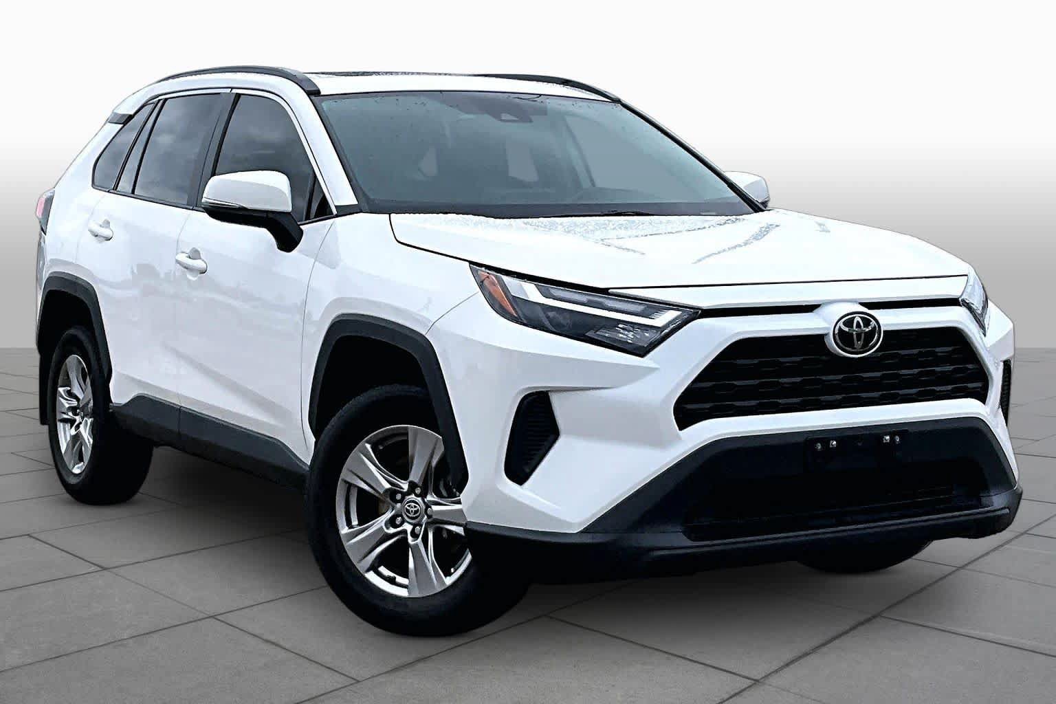 Used 2023 Toyota RAV4 XLE w/ Convenience Package FWD image 3