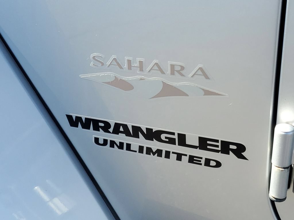 Used 2011 Jeep Wrangler Unlimited Sahara w/ Dual Top Group AWD/4WD image 25