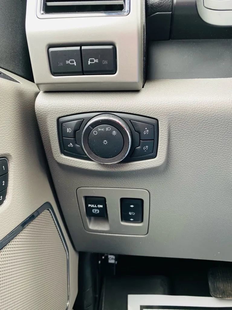 Used 2019 Ford F150 Lariat w/ Equipment Group 502A Luxury AWD/4WD image 10