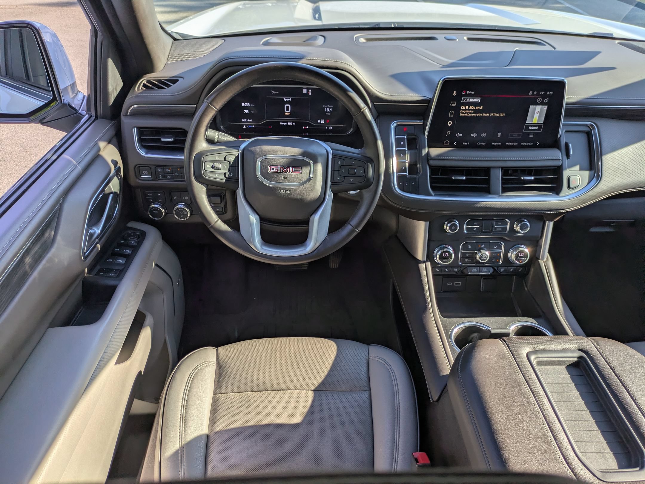 Used 2022 GMC Yukon XL SLT w/ SLT Luxury Package AWD/4WD image 31