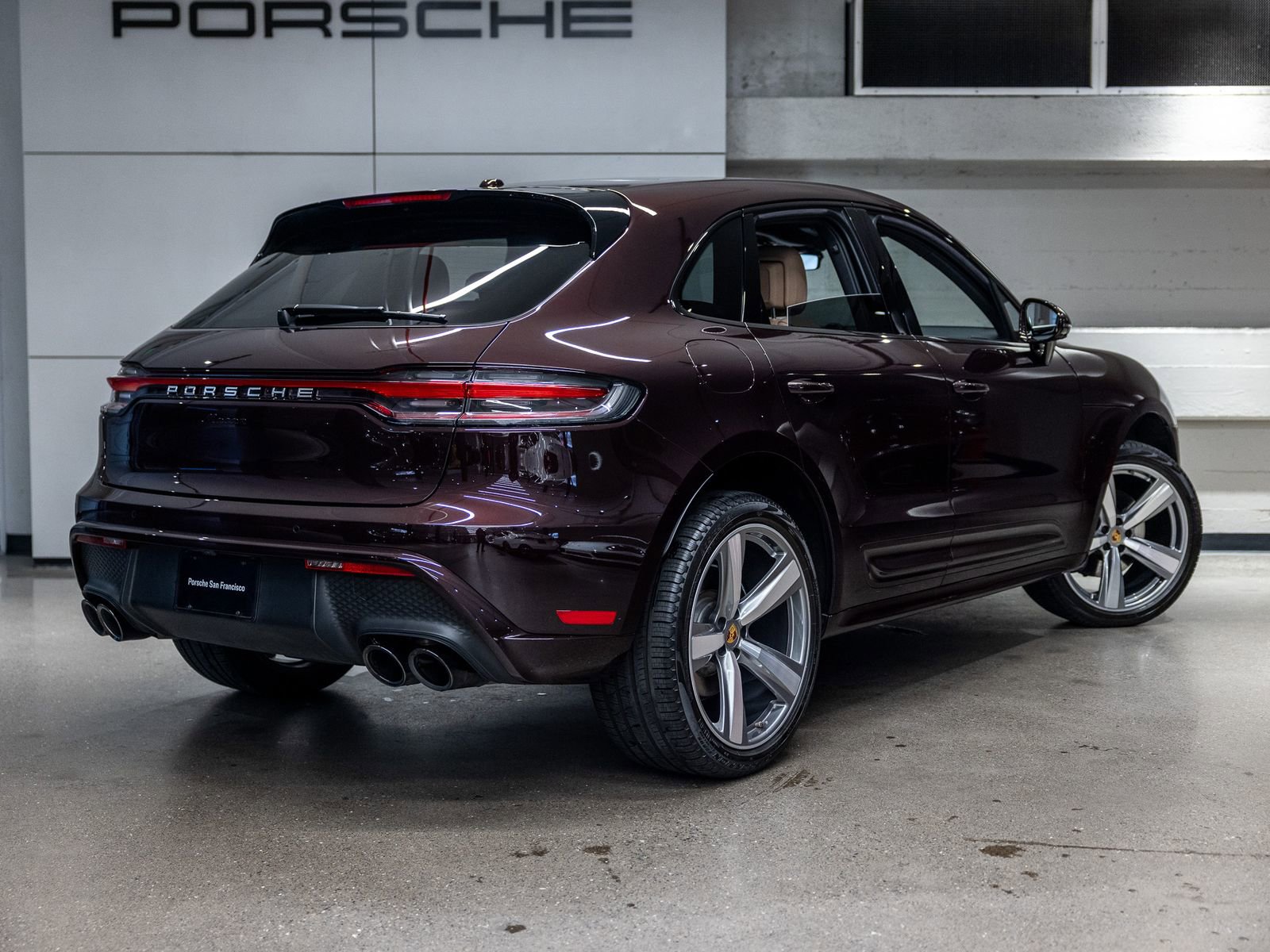 Certified 2024 Porsche Macan AWD/4WD image 8