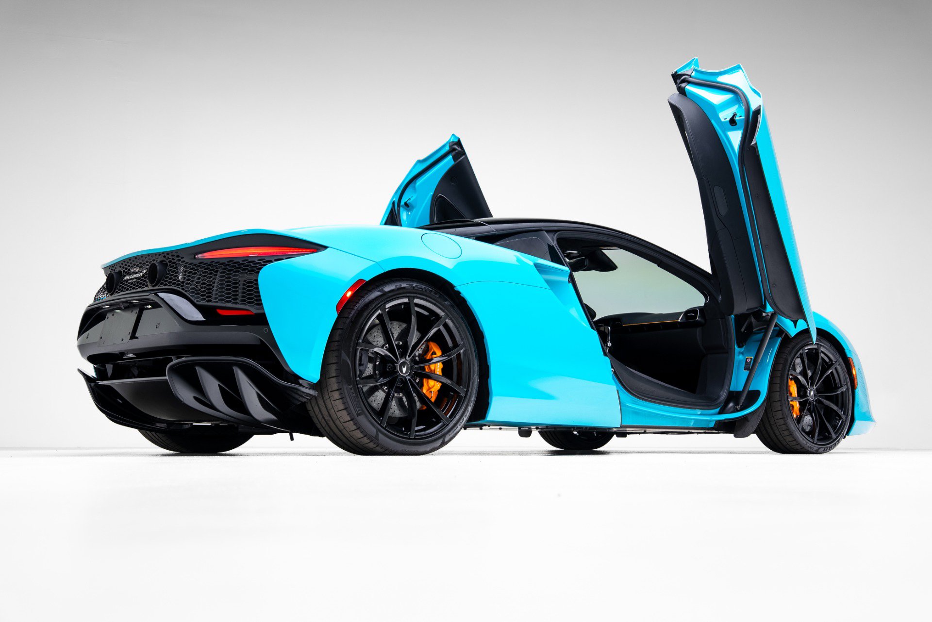 Used 2023 McLaren Artura image 5
