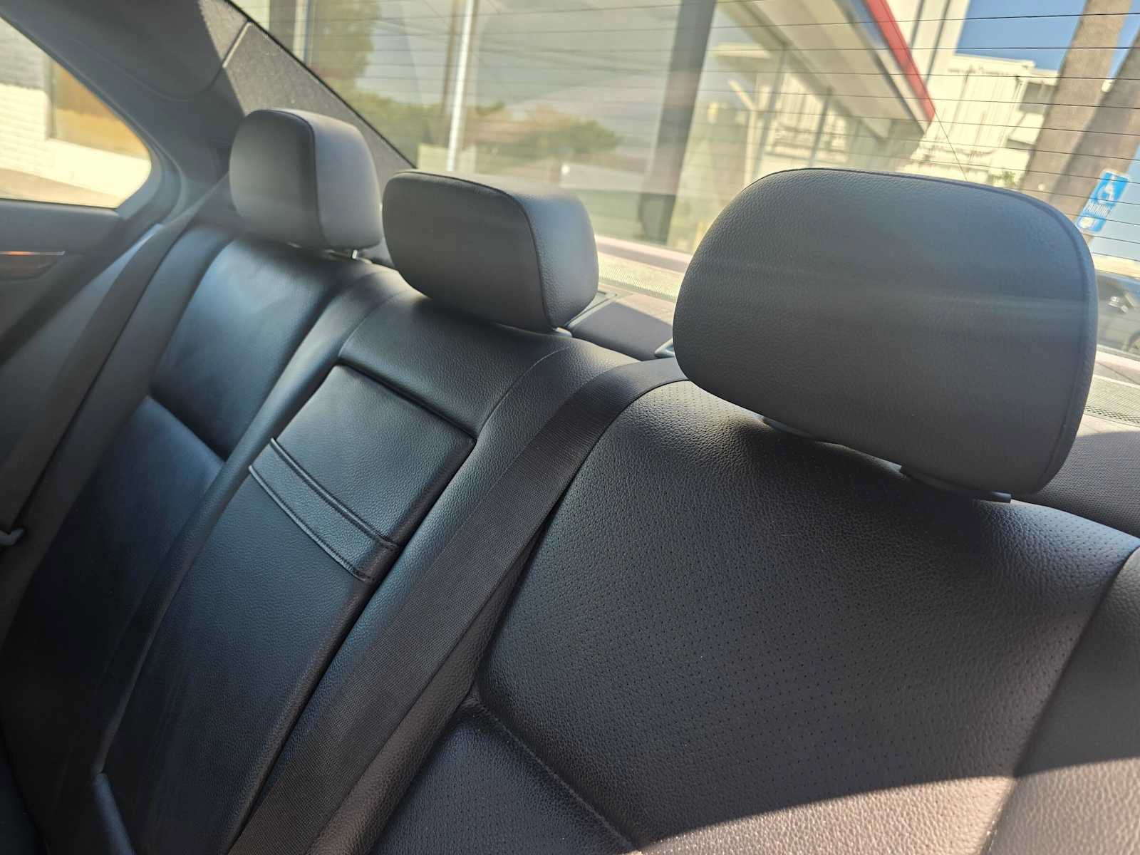 Used 2010 Mercedes-Benz C 300 Sedan image 17