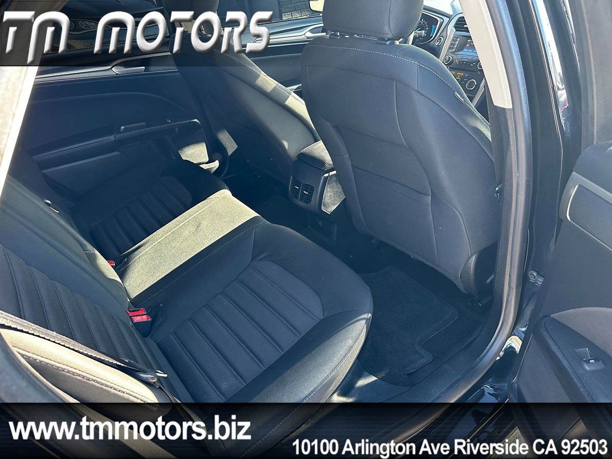 Used 2018 Ford Fusion SE image 16