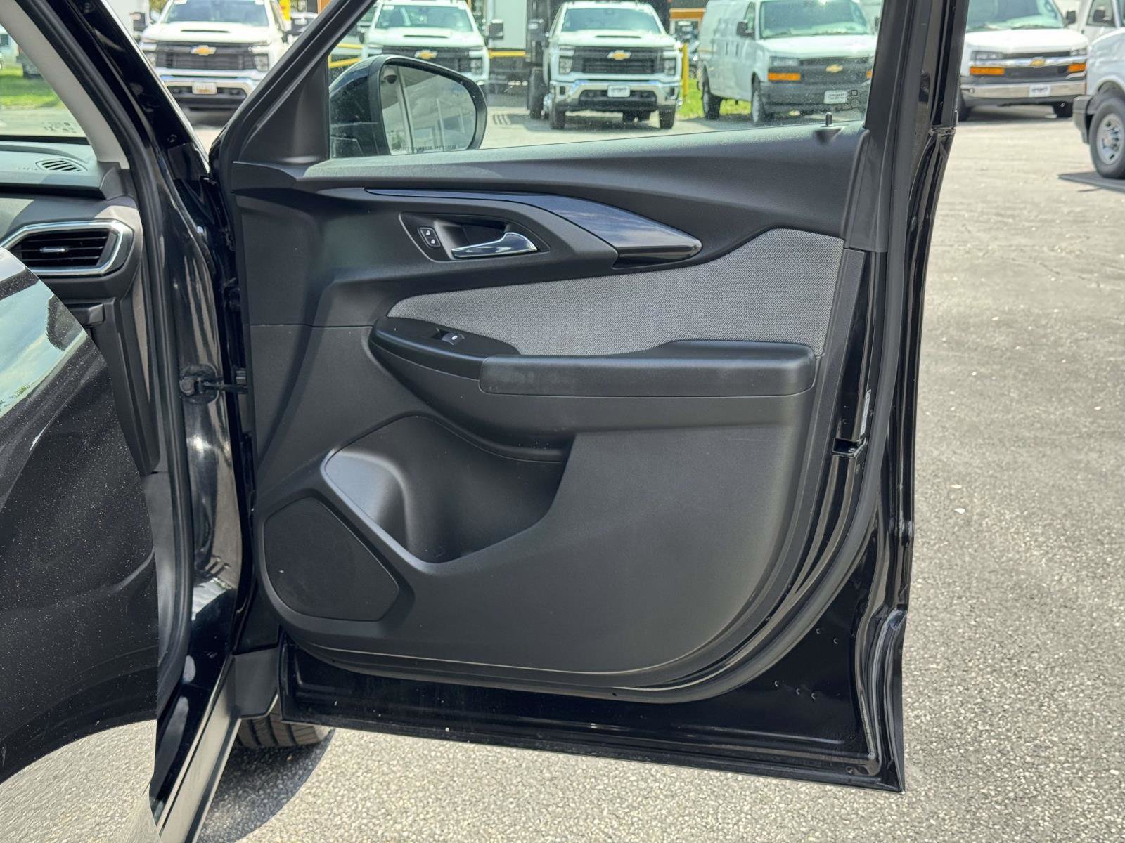 Used 2021 Chevrolet TrailBlazer LT w/ Convenience Package AWD/4WD image 14