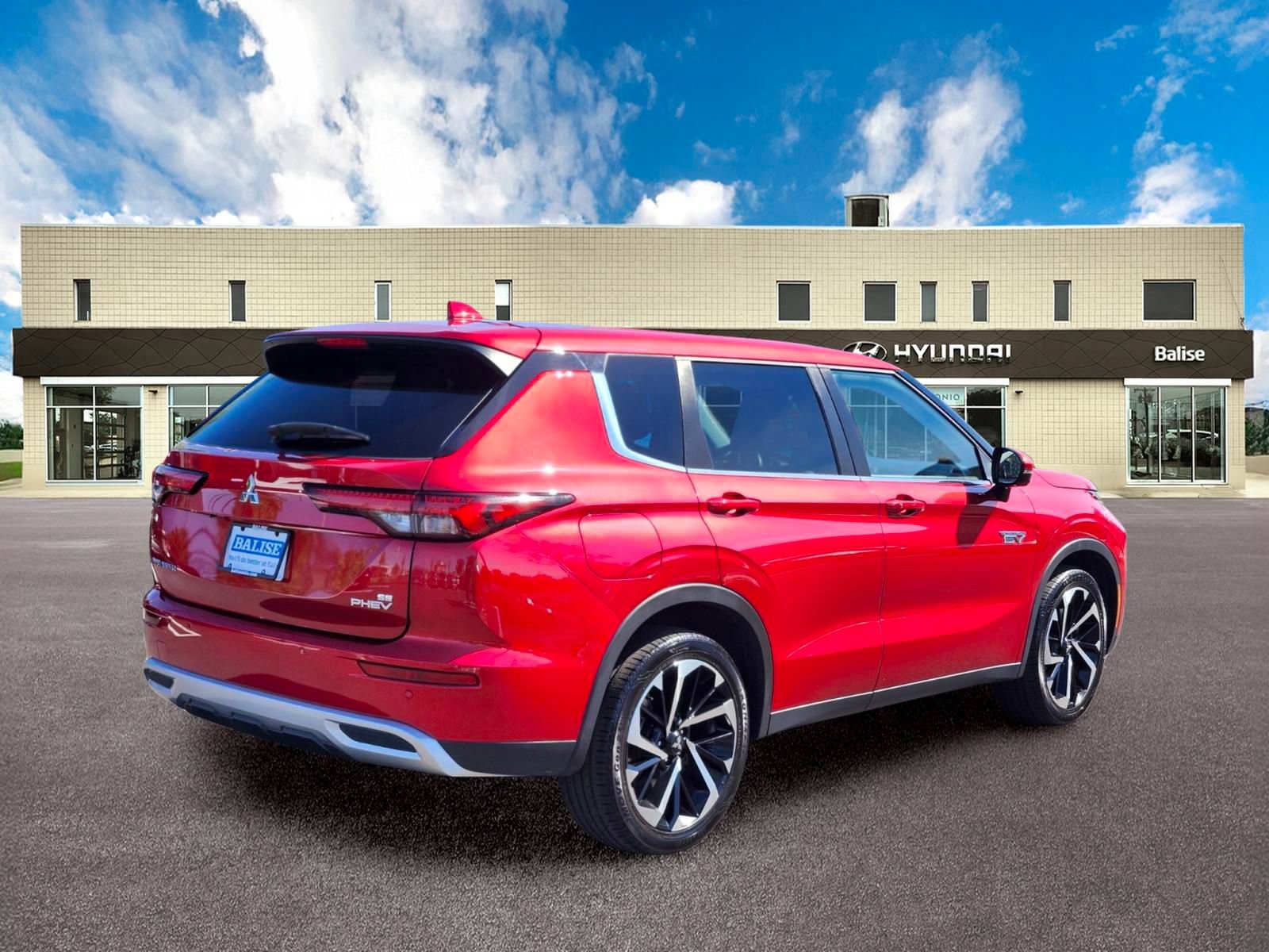 Used 2023 Mitsubishi Outlander SE AWD/4WD image 2