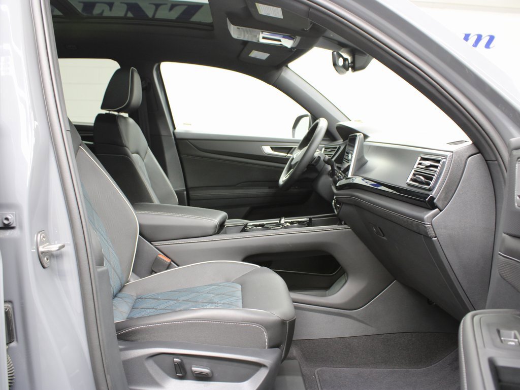 Used 2024 Volkswagen Atlas Cross Sport SEL Premium R-Line image 29