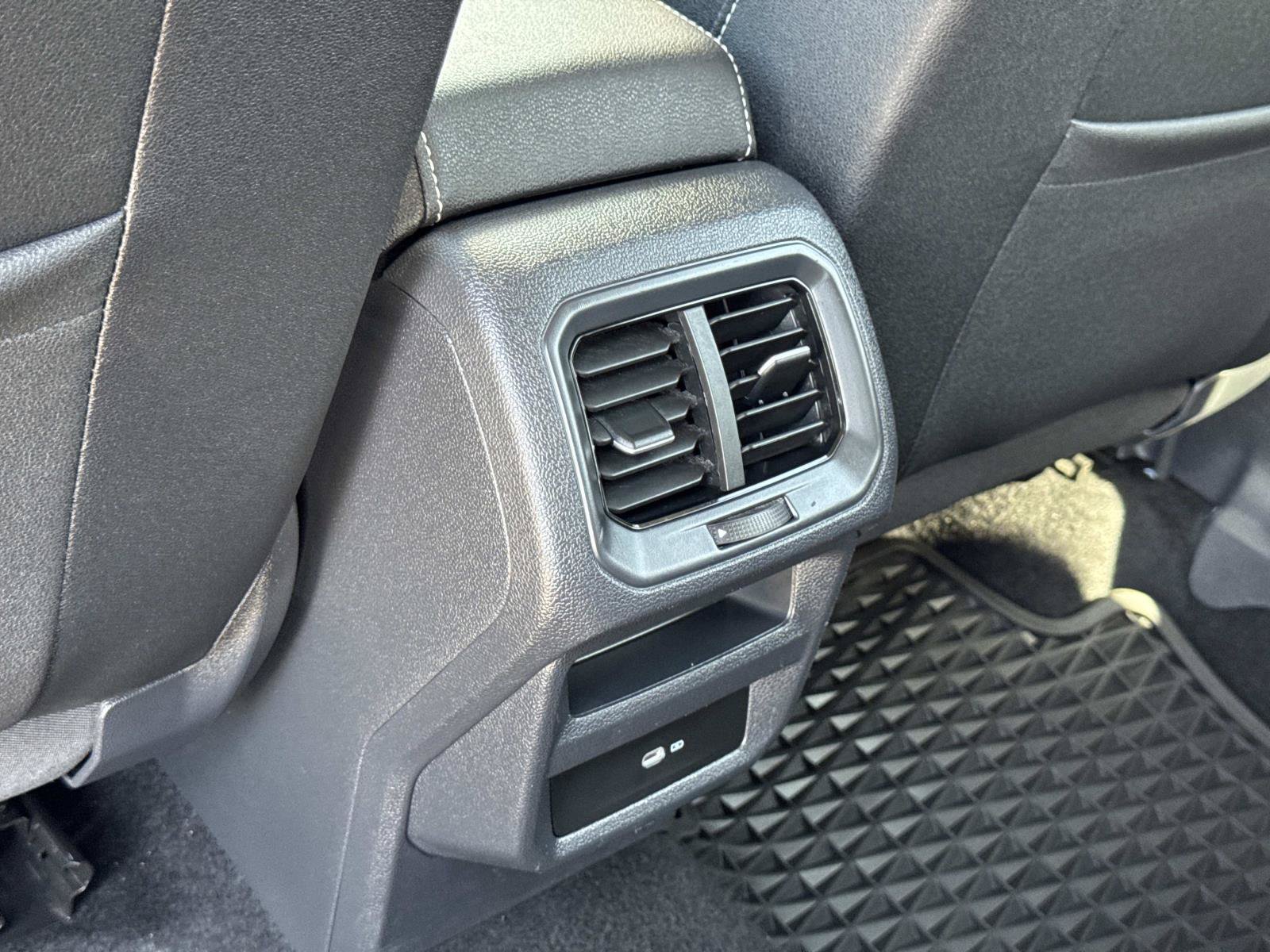 Certified 2024 Volkswagen Taos SE FWD image 28