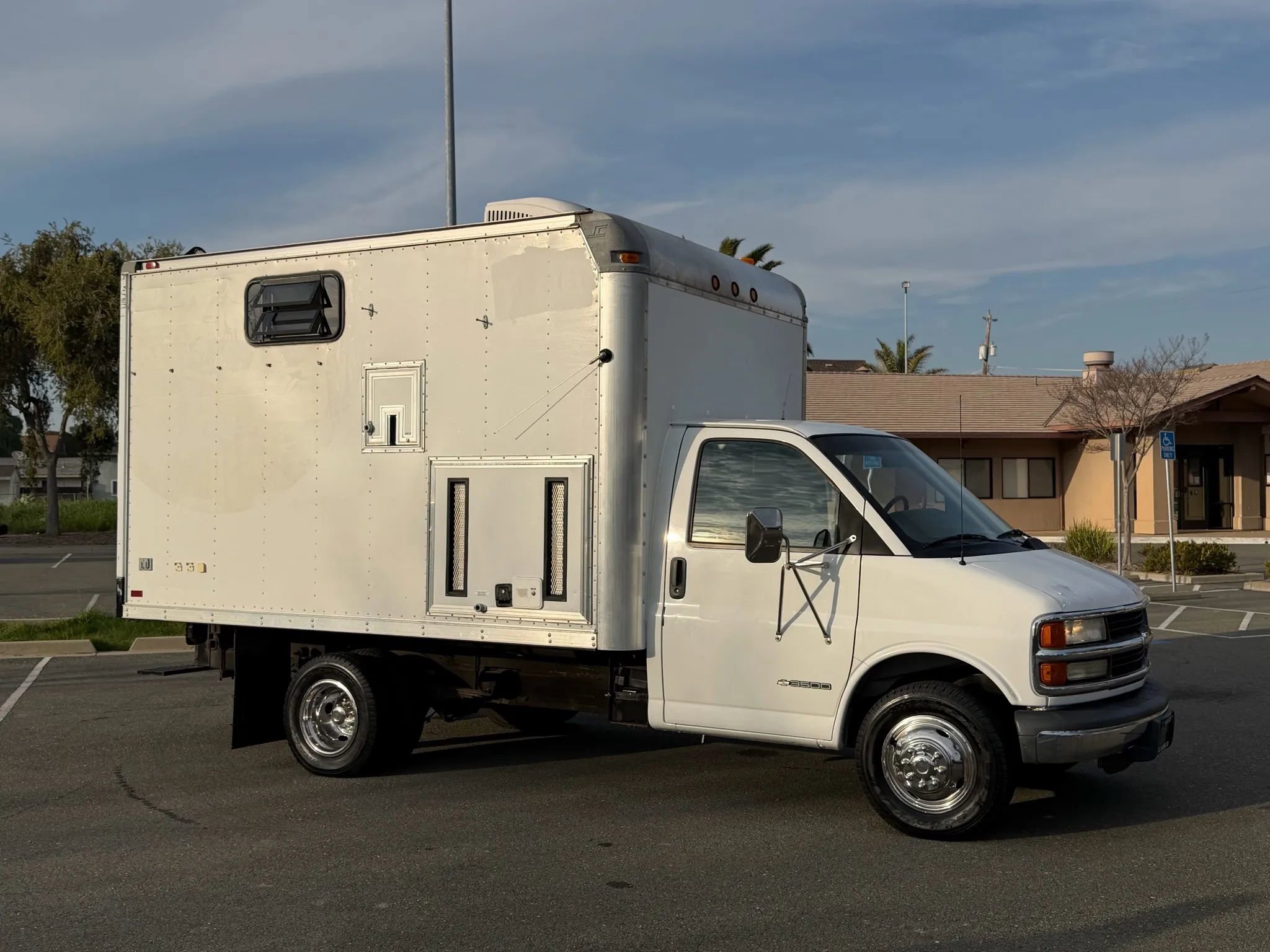 Used 2002 Chevrolet Express 3500 w/ Appearance Pkg image 14