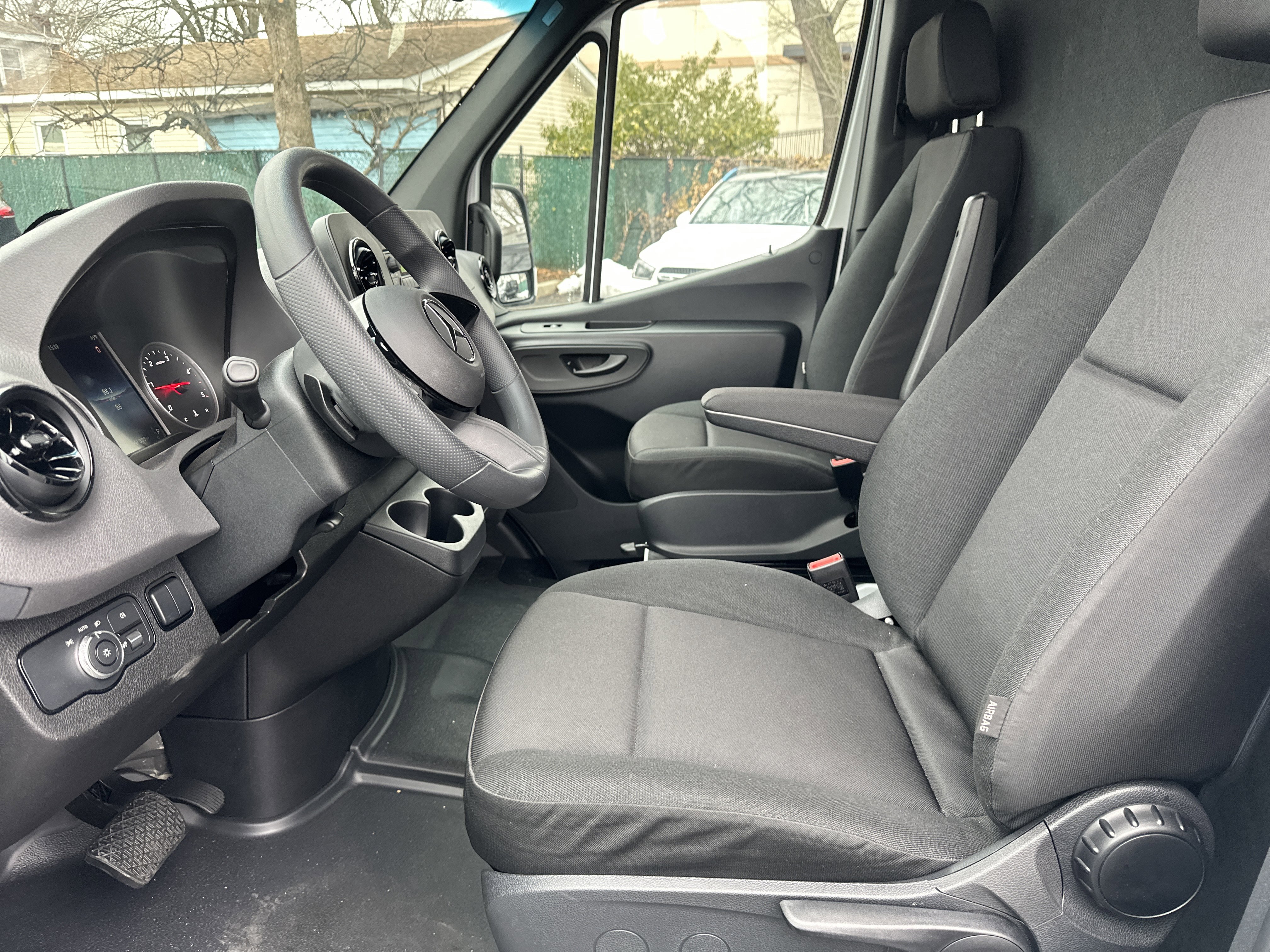 Used 2025 Mercedes-Benz Sprinter 2500 image 24