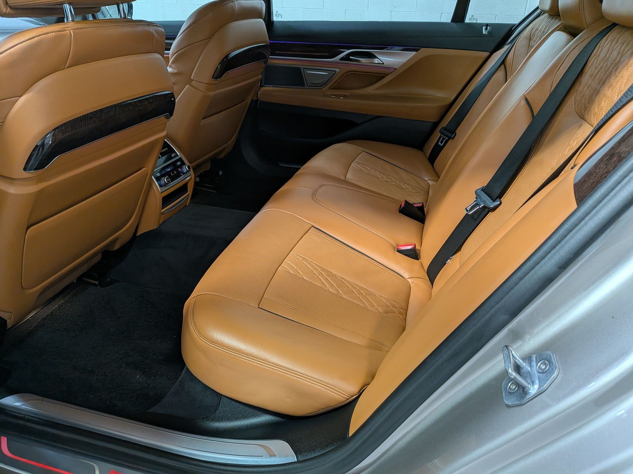 Used 2020 BMW 750i xDrive w/ Interior Design Package AWD/4WD image 32