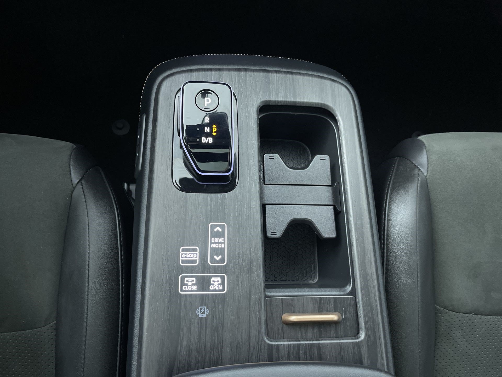 Certified 2024 Nissan Ariya AWD image 22