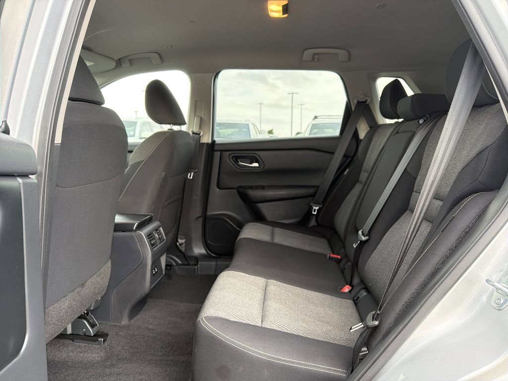 Used 2024 Nissan Rogue SV FWD image 13