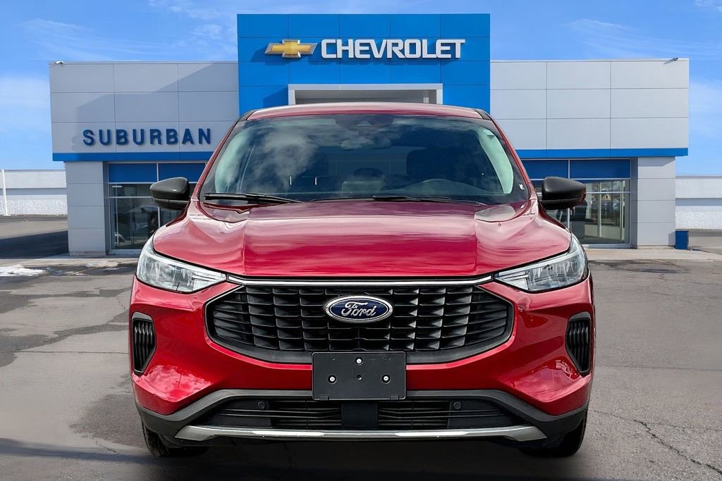 Used 2023 Ford Escape Active w/ Cold Weather Package FWD image 3
