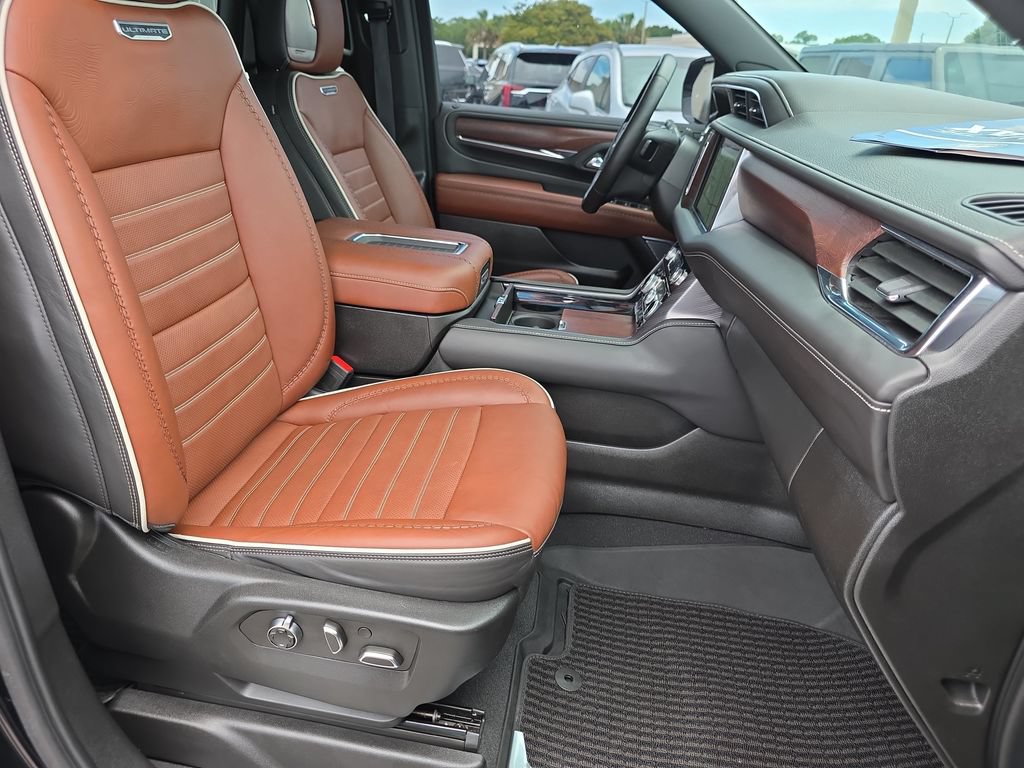 Used 2023 GMC Yukon Denali Ultimate AWD/4WD image 39