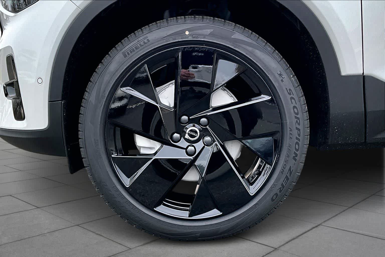 New 2026 Volvo XC40 B5 Ultra w/ Protection Package Premier AWD/4WD image 16