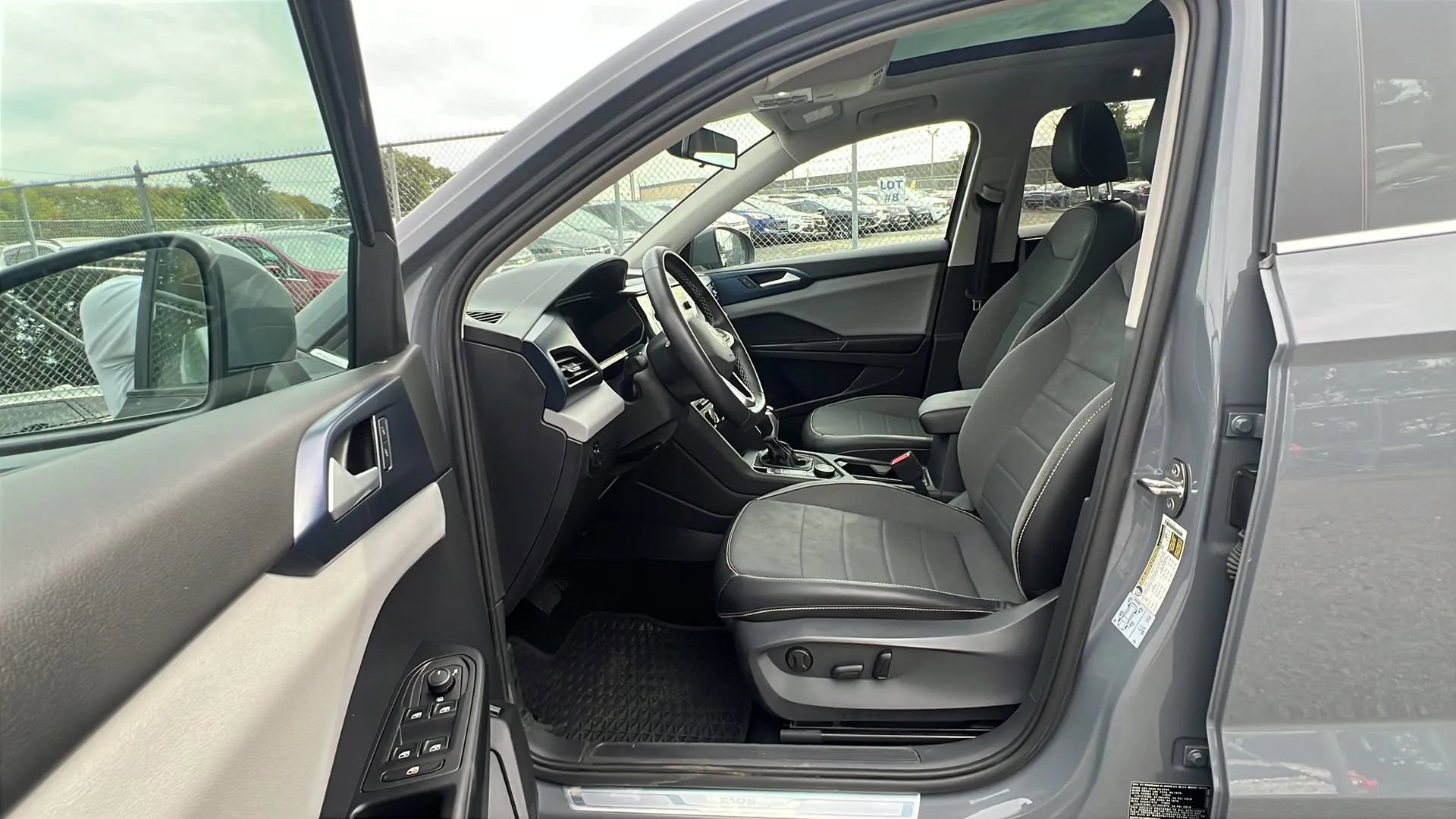 Used 2022 Volkswagen Taos SE image 26