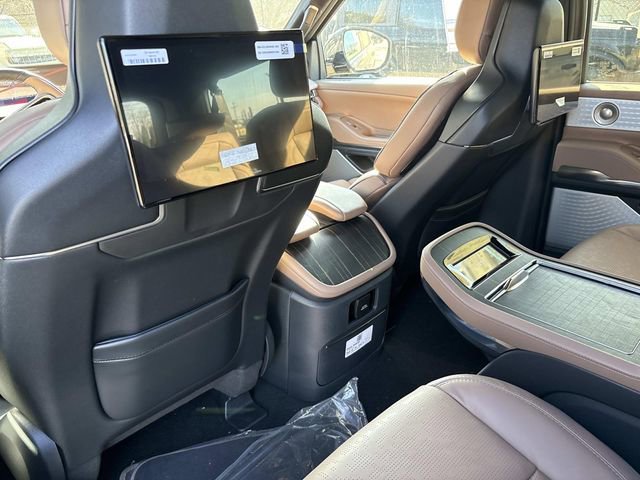 New 2026 Lincoln Navigator L Black Label AWD/4WD image 17