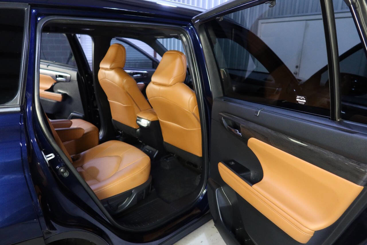 Used 2024 Toyota Highlander Platinum image 14