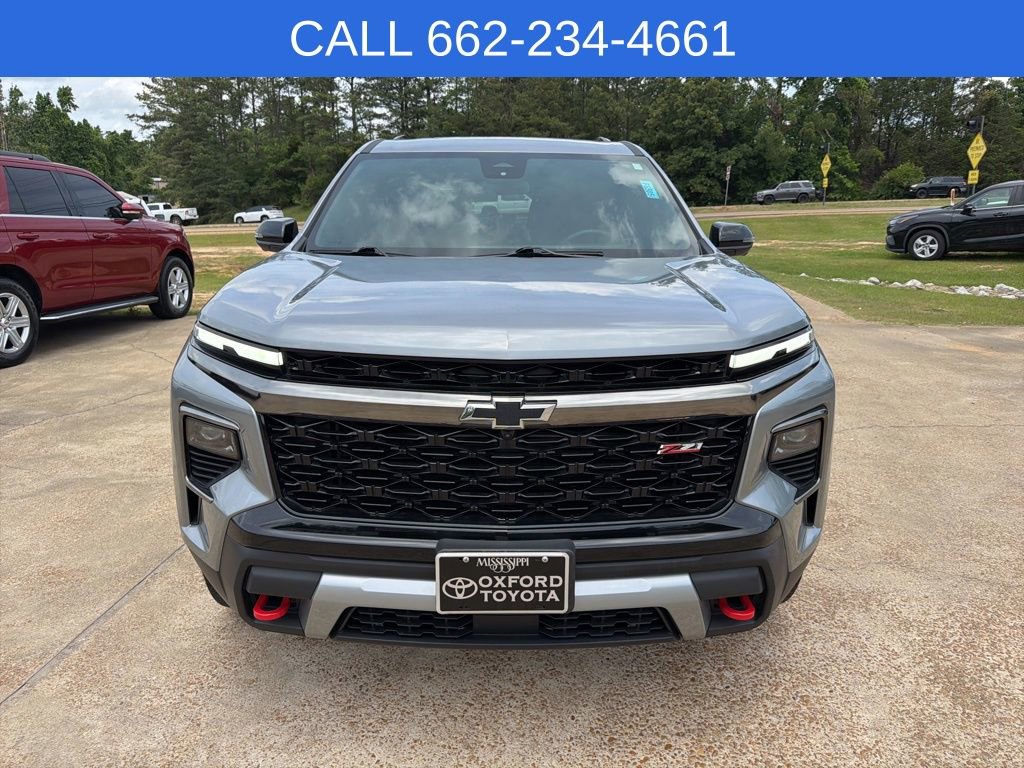 Used 2024 Chevrolet Traverse Z71 AWD/4WD image 2