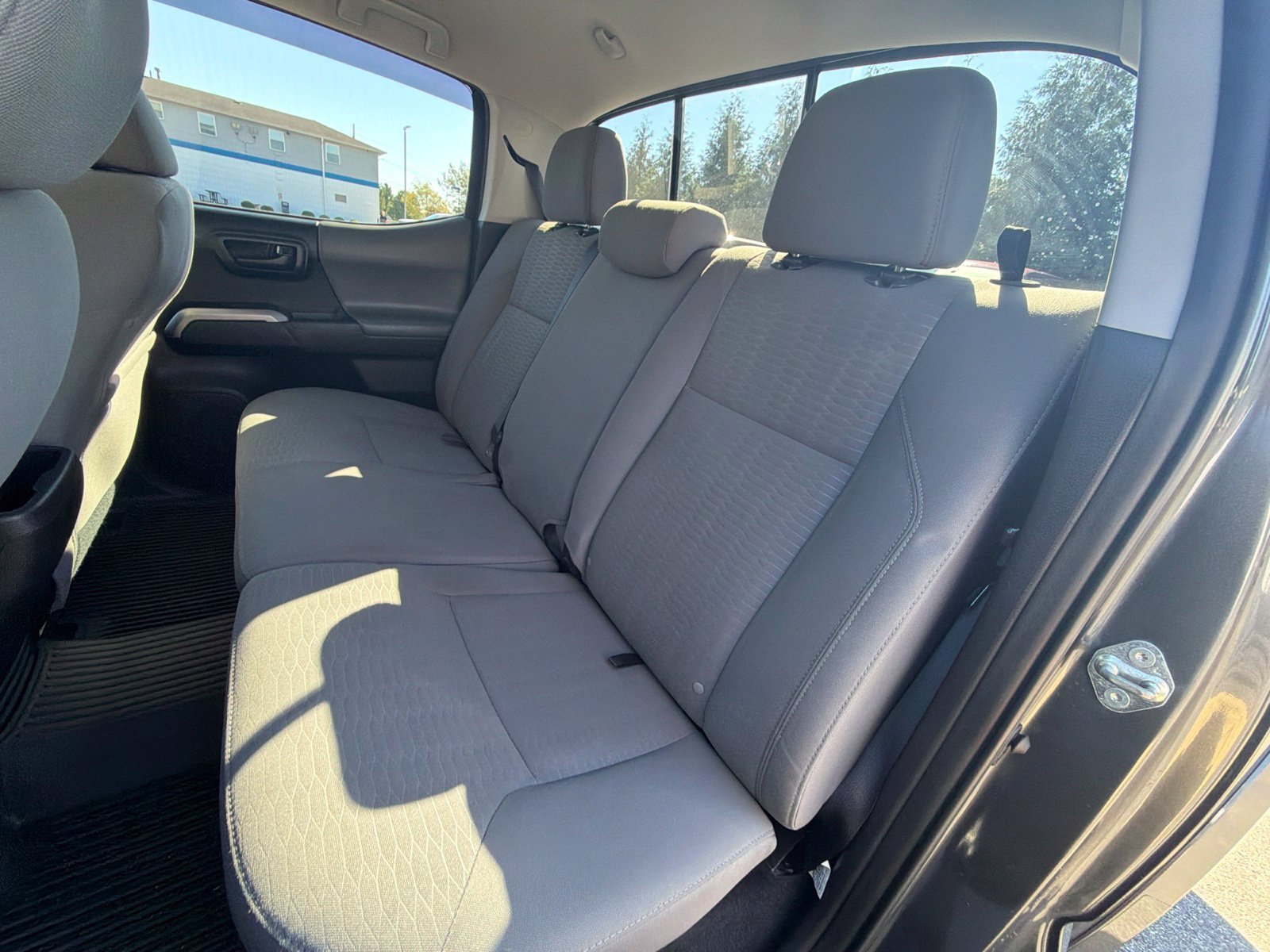 Used 2018 Toyota Tacoma SR5 AWD/4WD image 22