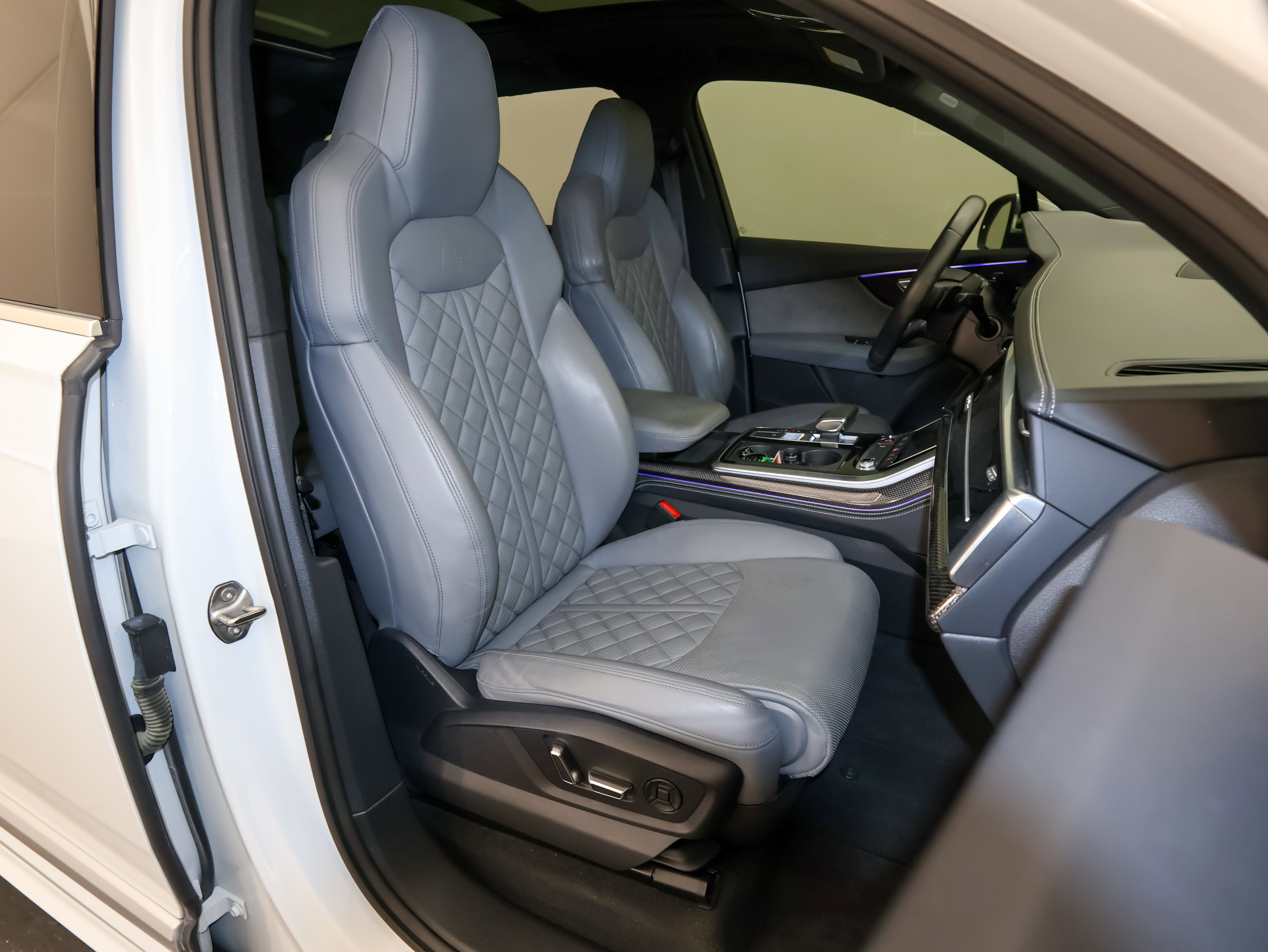 Used 2022 Audi SQ7 Premium Plus AWD/4WD image 52