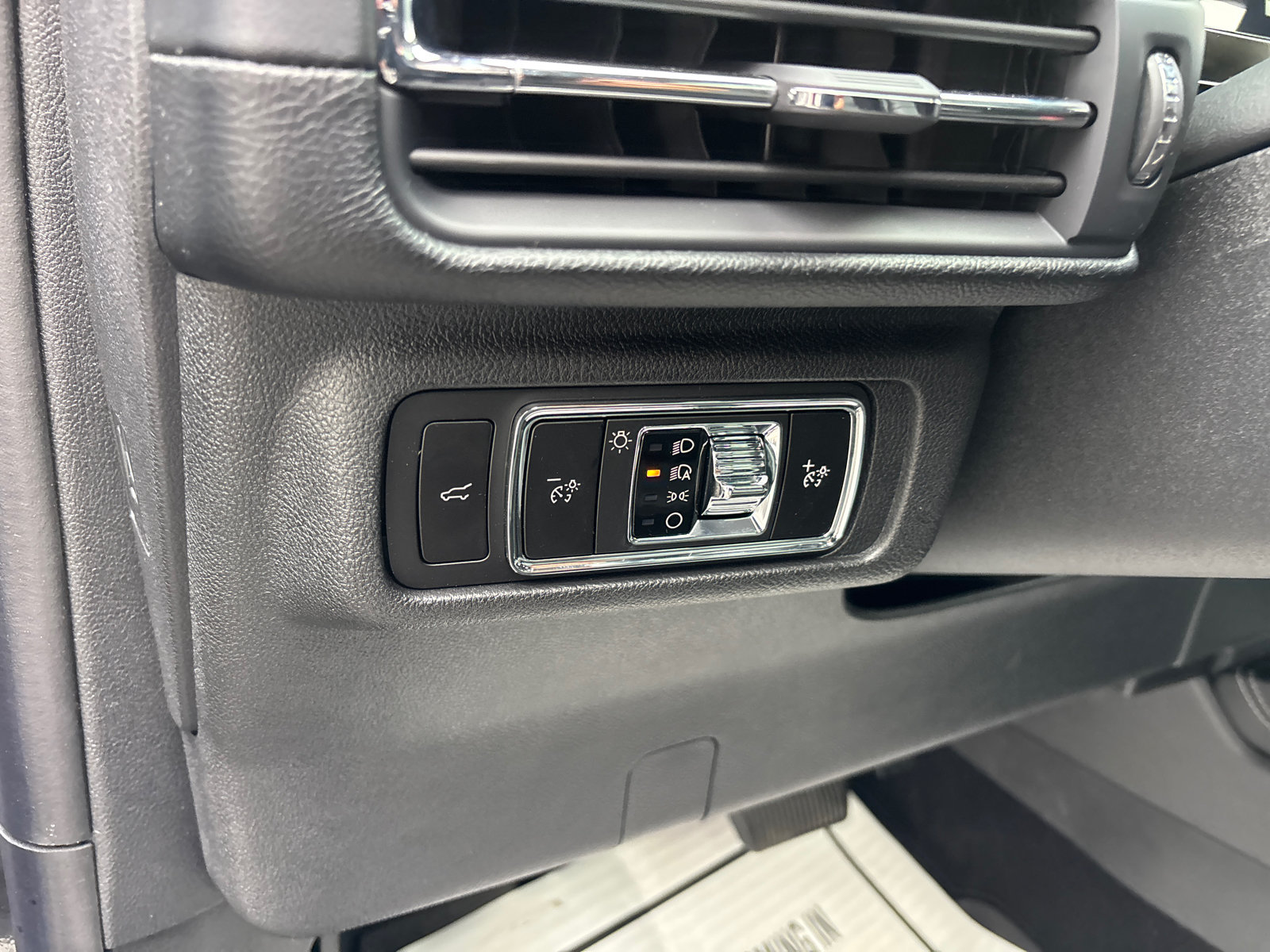 New 2026 Lincoln Corsair Reserve w/ Jet Appearance Package AWD/4WD image 14