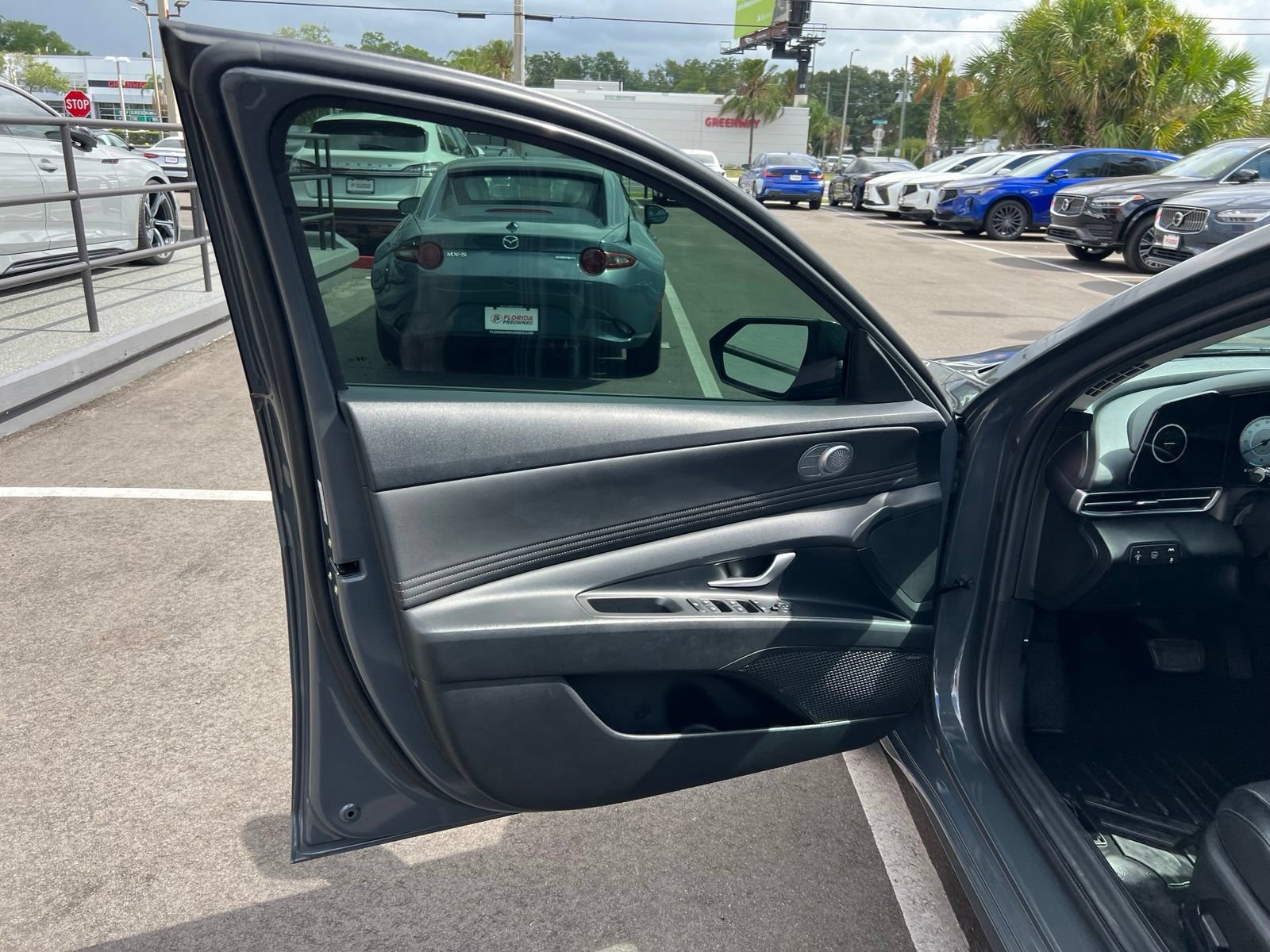 Used 2023 Hyundai Elantra Limited FWD image 23