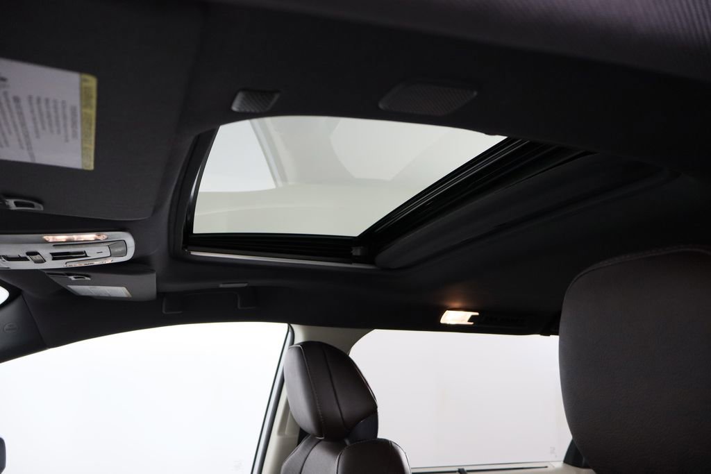 Used 2024 Toyota Sienna Platinum image 28