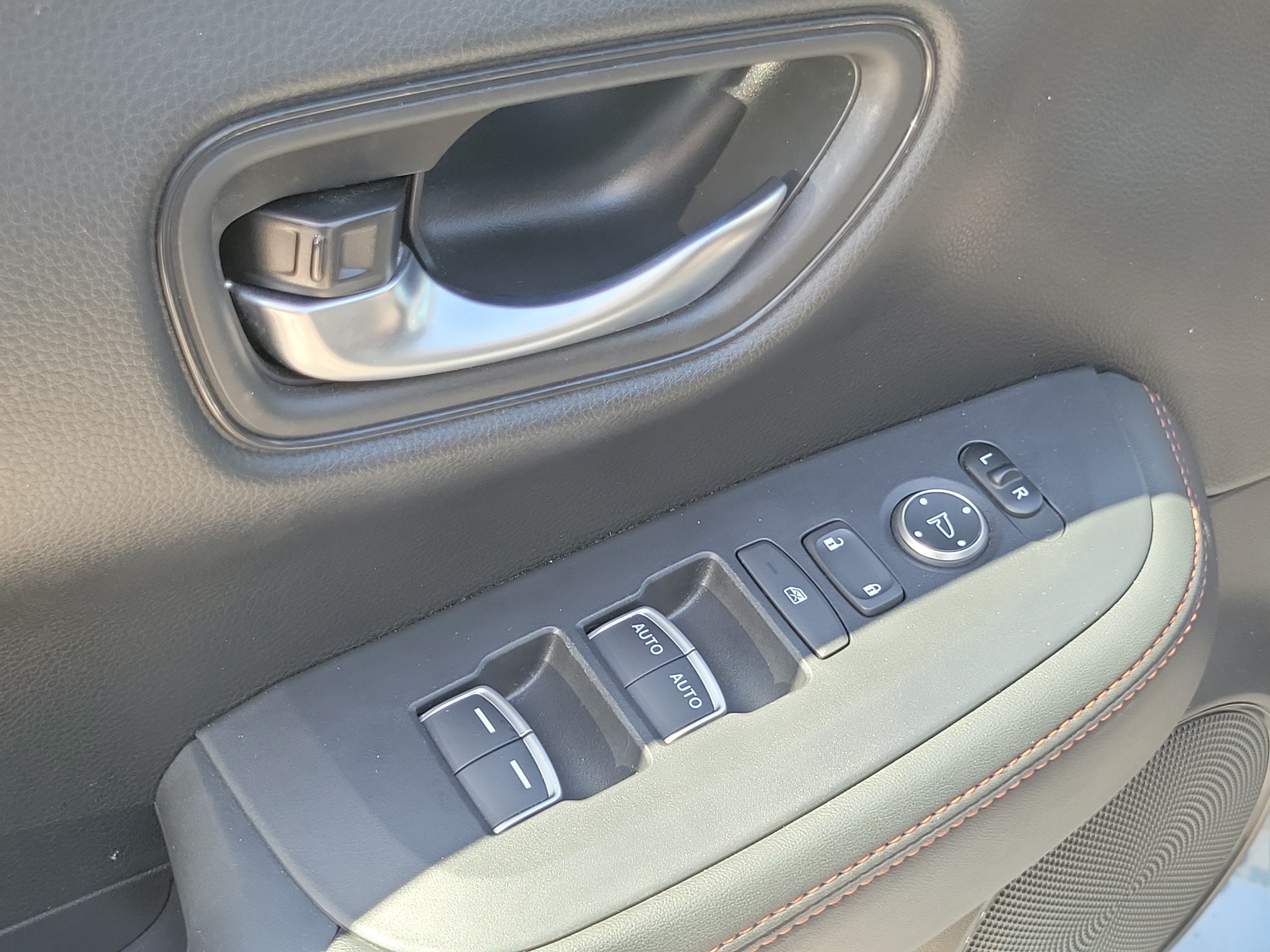 Certified 2025 Honda HR-V Sport image 17