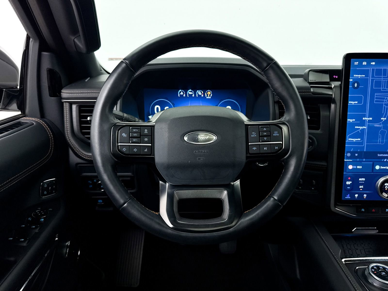 Used 2024 Ford Expedition Platinum AWD/4WD image 4