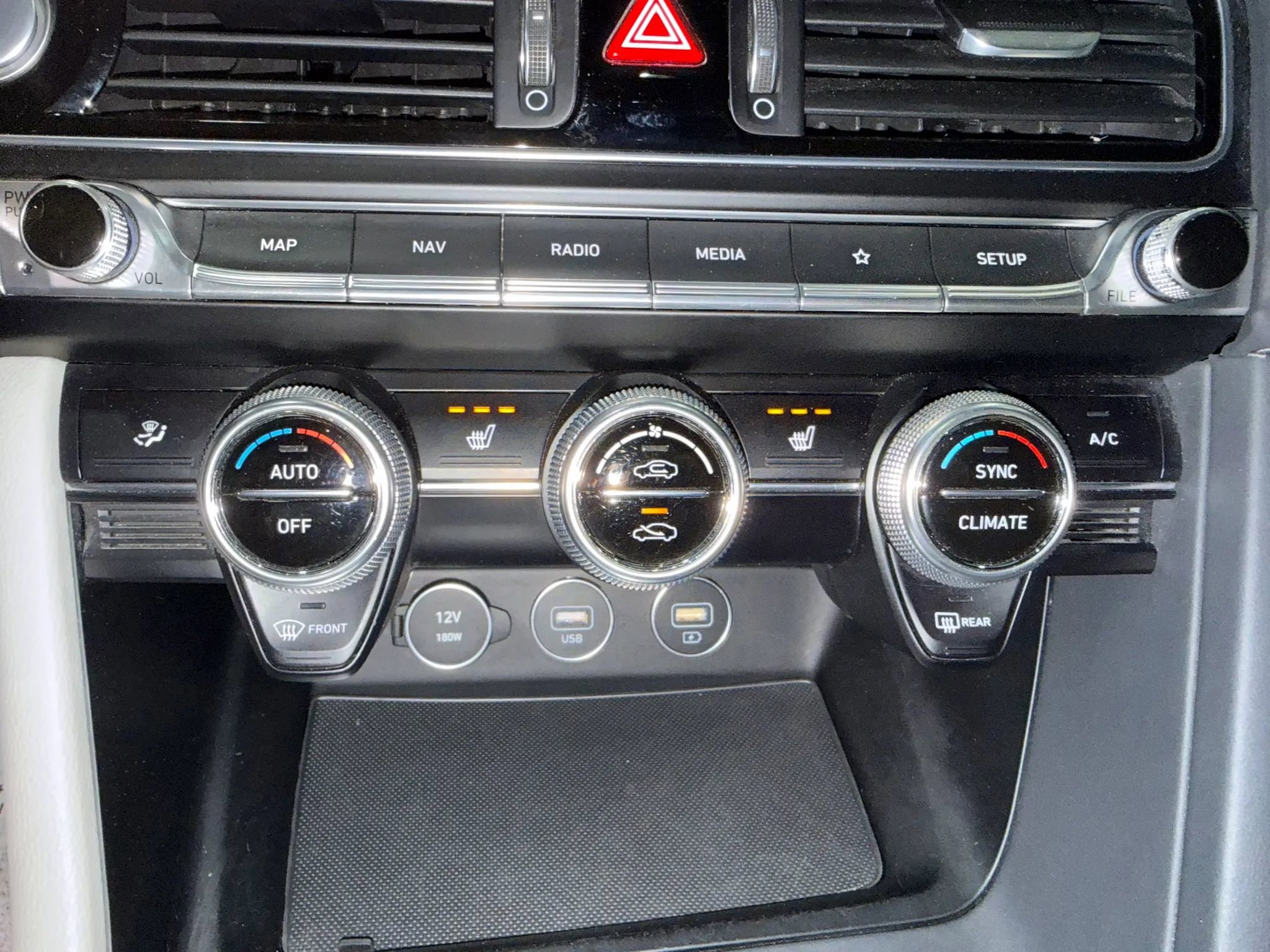 Used 2022 Genesis G70 3.3T image 34