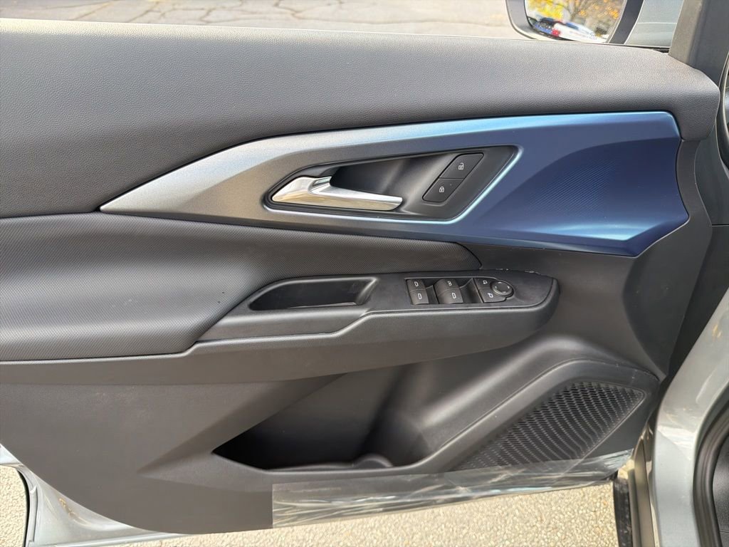 New 2026 Chevrolet Equinox EV LT image 19